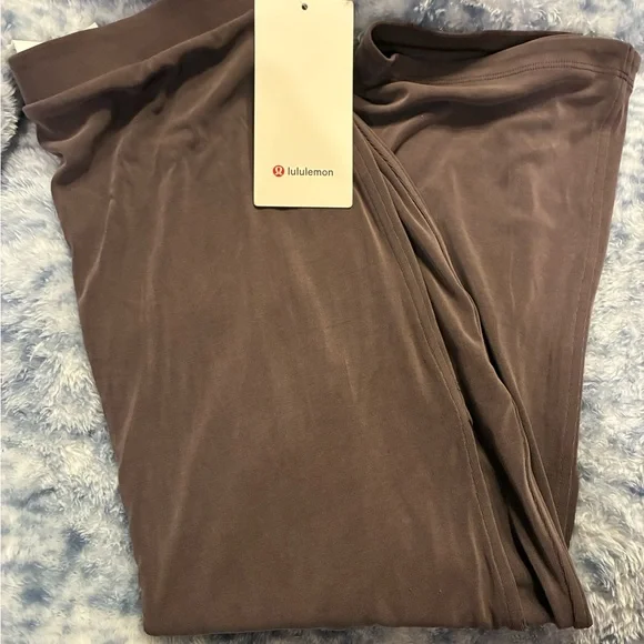 Lululemon Sz. Med. Drapey Softstreme Column MIDI Skirt High Rise $118 MSRP NWT - Picture 8 of 8